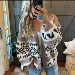 Boutique Open-Front Aztec Knit Cardigan Sweater - Taupe & Cream Size Large